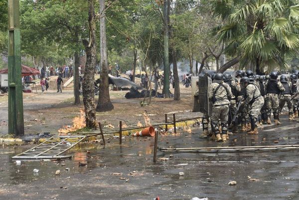 Vendedor pierde sus testículos por disparo con balín de goma durante protestas - Nacionales - ABC Color
