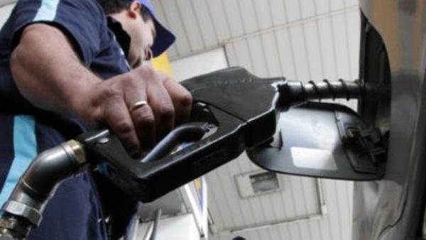 Anuncian descuento de mil'i por litro en combustibles