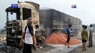Violencia e incendios en Yasy Cañy, quemaron oficina del Indert | Noticias Paraguay