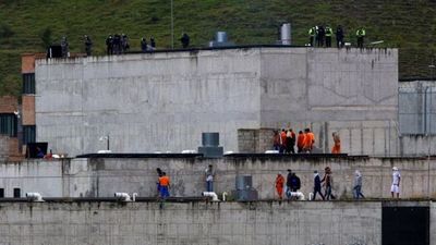 Autoridades elevan a más de 100 la cifra de muertos tras el motín en una cárcel de Ecuador