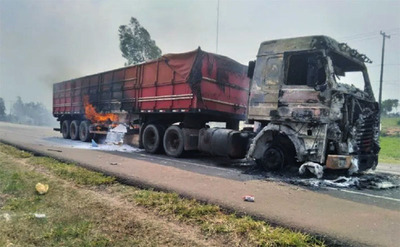 Manifestantes queman oficina del Indert, vehículos y una caseta policial en Yasy Cañy | OnLivePy