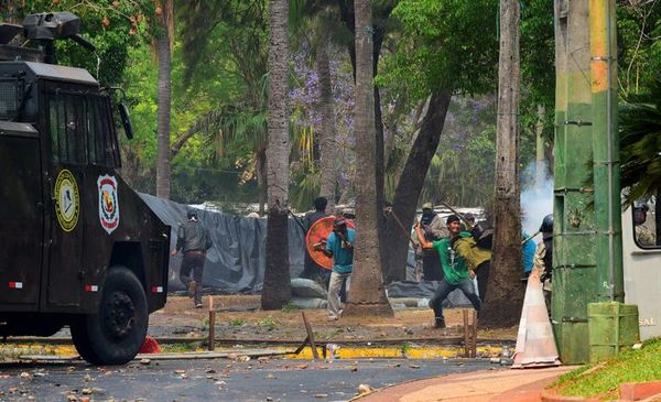 Invasiones: Aumentar pena es una falacia, la causa del delito es la impunidad, según abogado - Nacionales - ABC Color