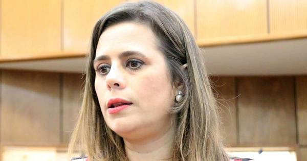 La Nación / Presentan pedido de expulsión de la diputada Kattya