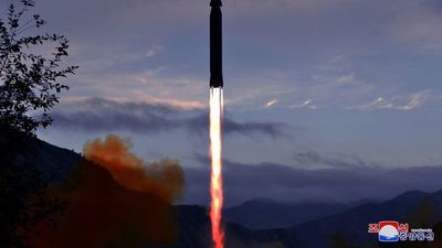 Norcorea sube la apuesta al probar un misil hipersónico