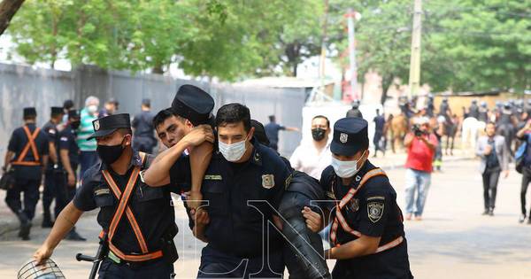 La Nación / Actos vandálicos en protesta