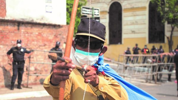 Alzan penas para invasores de tierras, pese a protestas