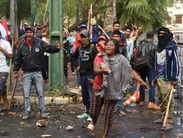 Ley de invasiones: indígenas seguirán en Asunción hasta conseguir el veto · Radio Monumental 1080 AM