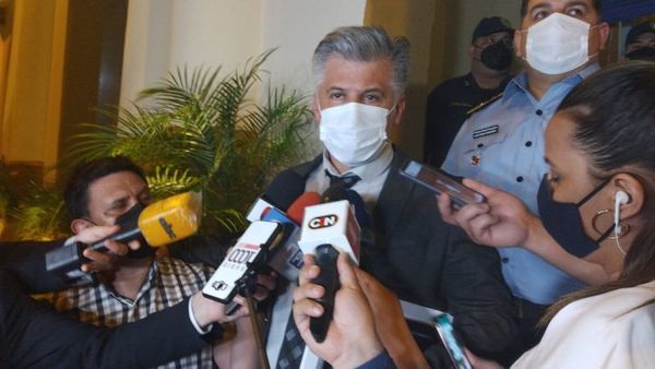 Giuzzio no se va del Ministerio del Interior, por ahora