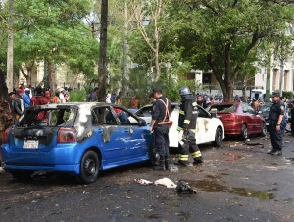 Noche y madrugada sin incidentes en las inmediaciones del Congreso · Radio Monumental 1080 AM