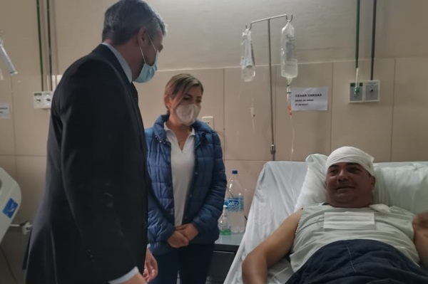 Presidente Abdo visitó a policías heridos durante manifestaciones