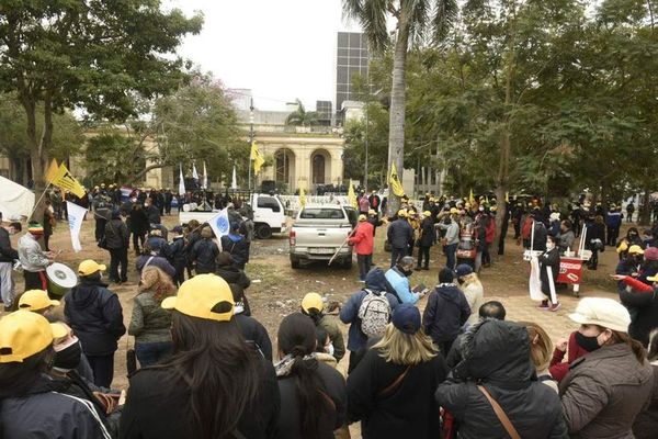 Huelga docente: Mañana inician movilizaciones y paro indefinido - Nacionales - ABC Color