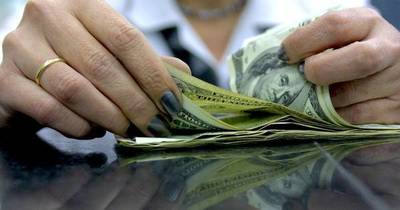 La Nación / El dólar mayorista trepó a G. 6.900 en la jornada de ayer, según el BCP