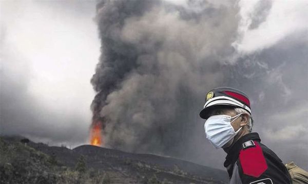Vuelven vuelos a La Palma tras la pausa por el volcán