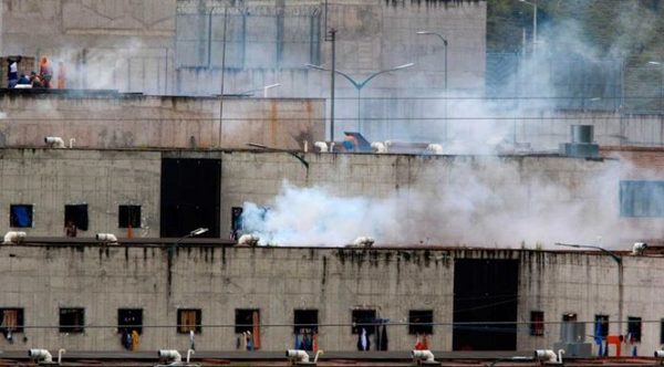 Motín dejó más de 100 muertos en cárceles Ecuador