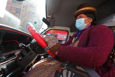 La línea Lila, el transporte de mujeres que desafía al machismo en Bolivia - MarketData