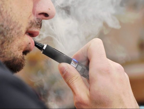 Aumenta el consumo de cigarrillos electrónicos en jóvenes · Radio Monumental 1080 AM