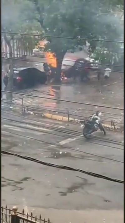 La Policía quiso “evitar una masacre” frente al Congreso - El Trueno