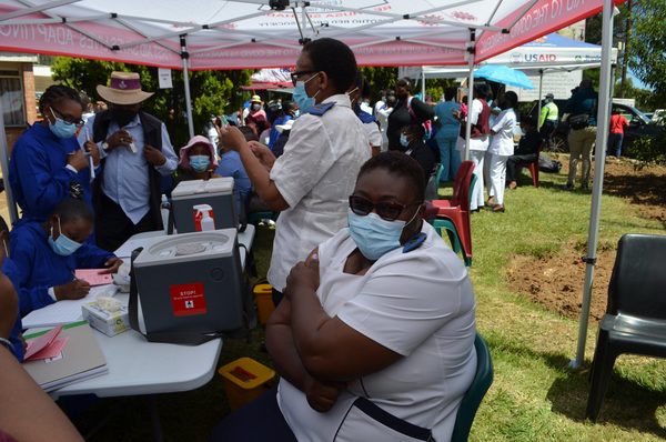 África: solo quince países lograron vacunar contra el coronavirus al 10% de su población - .::Agencia IP::.