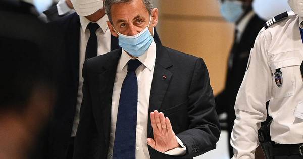 La Nación / El expresidente francés Sarkozy fue condenado por financiación ilegal de campaña