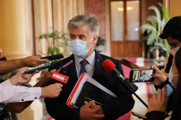 Ministro Giuzzio: sectores políticos financian y trasladan a los indígenas - El Trueno