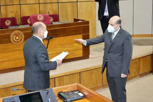 Ruffinelli, decano de Derecho UCA, jura como miembro del Consejo de la Magistratura - Nacionales - ABC Color