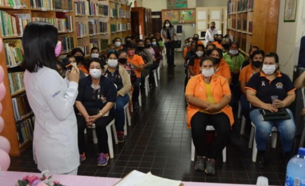 Funcionarios municipales participan de charla de prevención del cáncer
