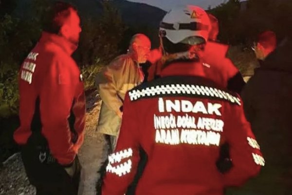 Borracho se unió durante horas a una misión de búsqueda sin darse cuenta que lo buscaban a él