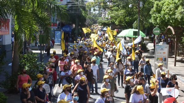Movilización de docentes iniciará este viernes por reajuste de salarios