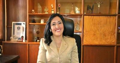 La Nación / Mujer destacada: mamá, esposa y funcionaria pública con 31 años de trayectoria, es ministra de la Senatur