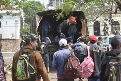 Indígenas reciben promesa de titulación de tierras a cambio de volver a sus comunidades  - Nacionales - ABC Color