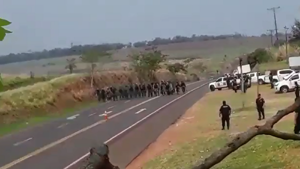 Campesinos de asentamiento 1º de Marzo cierran ruta en Canindeyú