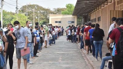 Covid-19: Masivas quejas en distintos vacunatorios de Asunción