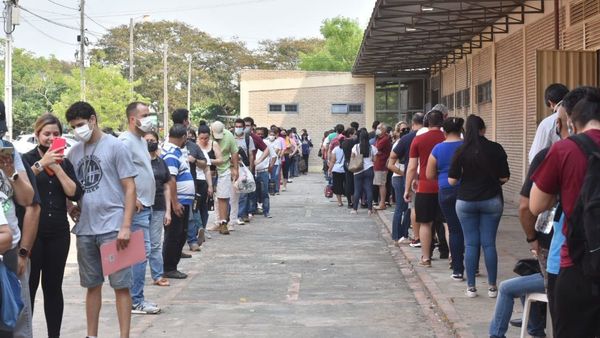 Covid-19: Masivas quejas en distintos vacunatorios de Asunción