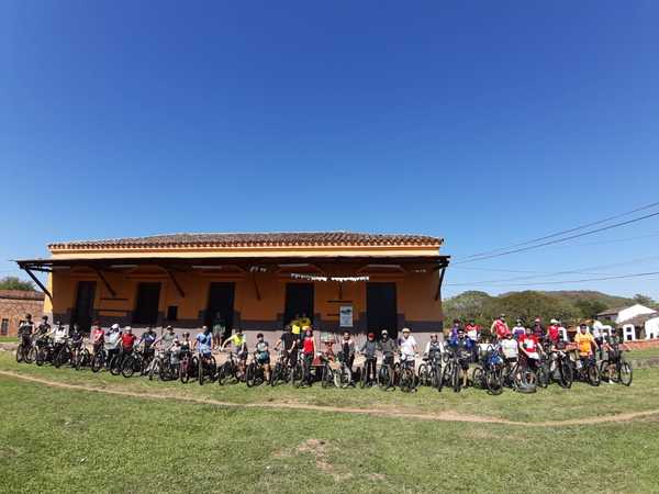 Pedaleando por los héroes - El Independiente
