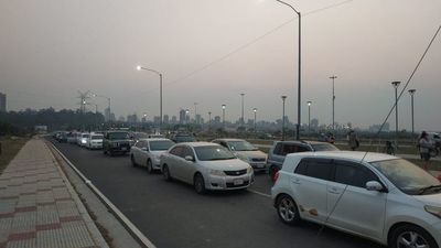 Nervios, gritos y poca paciencia: la incertidumbre reina en la Costanera  - Nacionales - ABC Color