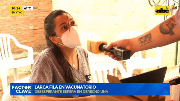 Larga fila en vacunatorio: desesperante espera en Derecho UNA - ABC Noticias - ABC Color