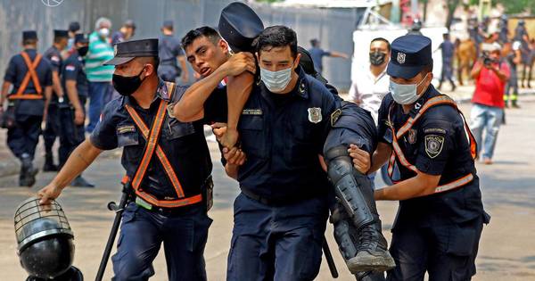La Nación / Incidentes frente al Congreso - OJO Galería
