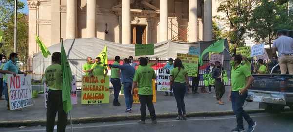 Docentes inician mañana jornadas de protestas y reclamos - Megacadena — Últimas Noticias de Paraguay
