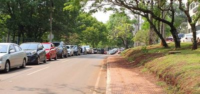 Ante larga fila, extienden horario de vacunación en el parque lineal de CDE - ABC en el Este - ABC Color