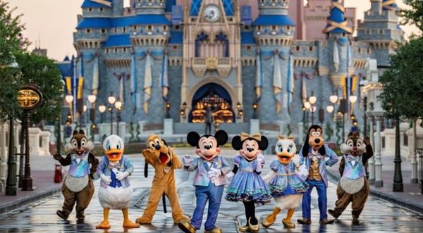 Disney World cumple 50 años con la promesa de seguir creando magia