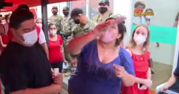 Impaciencia y protestas en Vacunatorios - SNT