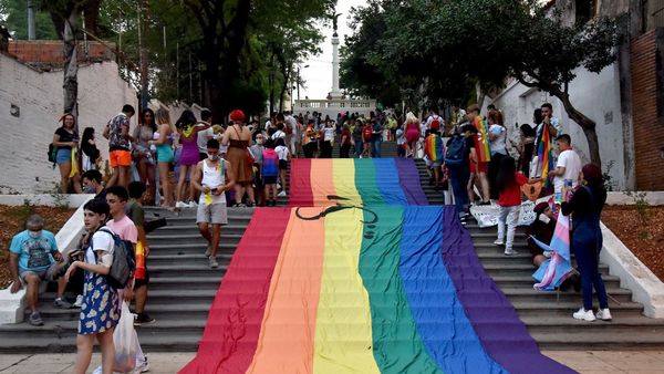 Realizan marcha por los derechos de las personas TLGBI