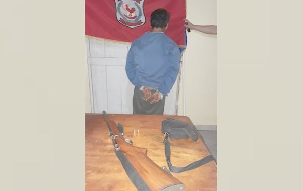 Crónica / Arriero casi reventó a doña ¡a punta de rifle!