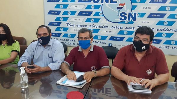 Docentes amenazan con paro casi total y MEC responde con controles