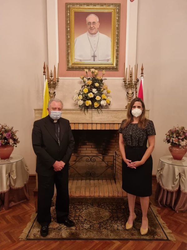 Kattya se reunió con el Nuncio Apostólico - Nacionales - ABC Color