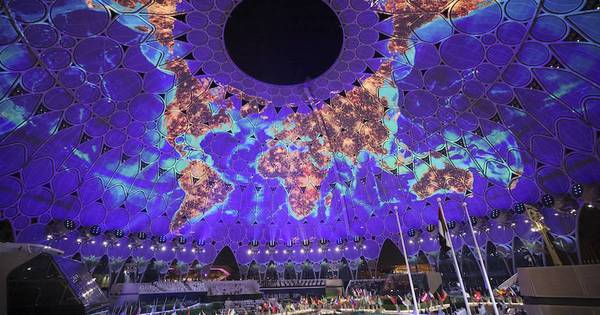 La Nación / Postergada Expo 2020 de Dubái tuvo ayer una espectacular apertura