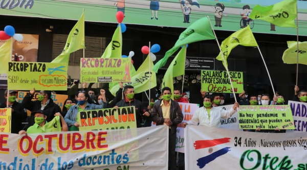 Docentes tienen aumento salarial desde hoy, pero también inician huelga - Noticiero Paraguay