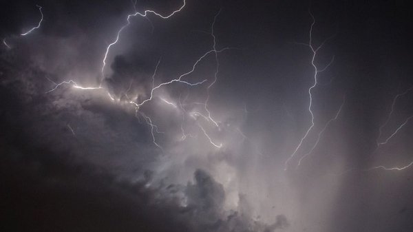 Intensas lluvias y truenos continuarían durante este viernes | Noticias Paraguay