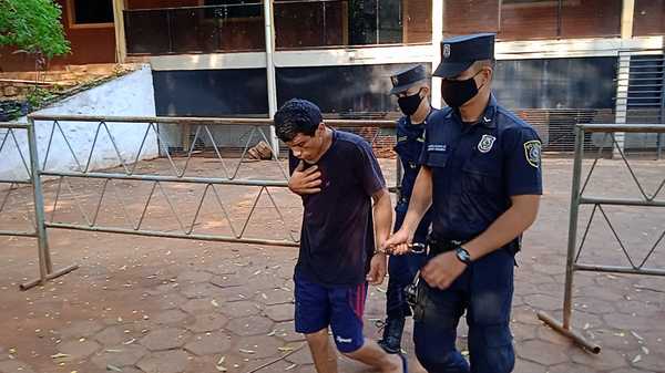 Delincuente es reducido por vecinos luego de asaltar con arma de juguete - La Clave