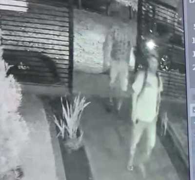 Delincuentes ROBAN con dinero y celulares